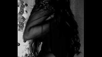 Lusty bluee loves to be sexy for you