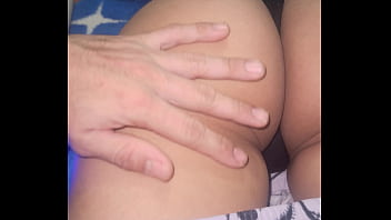 Masajeando las nalgas de mi exnovia