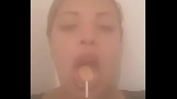 Me dice que asime la chupara