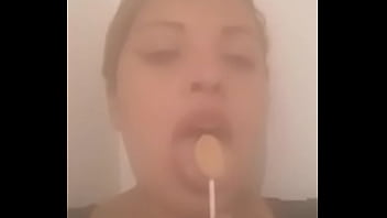 Me dice que asime la chupara