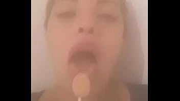 Me dice que asime la chupara