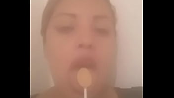 Me dice que asime la chupara