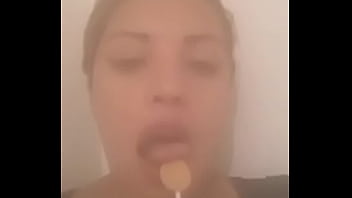 Me dice que asime la chupara