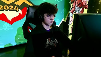 Jovem atrevido coloca kyna na chapa