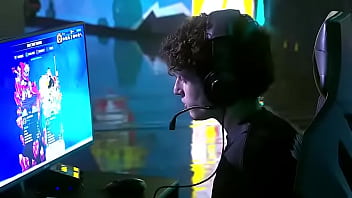 Jovem atrevido coloca kyna na chapa