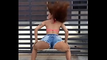 Ruivinha gostosa rebolando gostoso