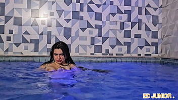 Intervalo de gravação com a colombiana antonella fudendo na piscina