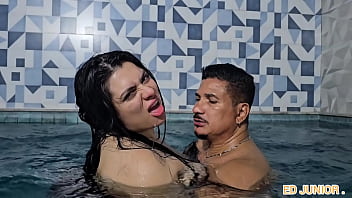 Intervalo de gravação com a colombiana antonella fudendo na piscina