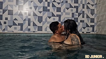 Intervalo de gravação com a colombiana antonella fudendo na piscina