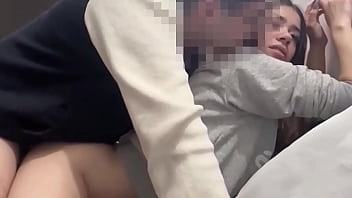 Roommate horny de 18 años monta una dura verga apasionadamente sin parar