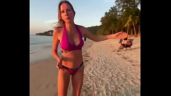 Лиса рулит бикини