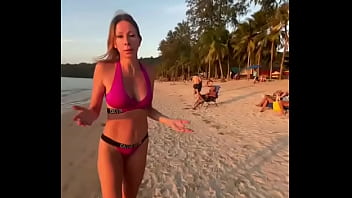 Лиса рулит бикини