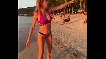 Лиса рулит бикини