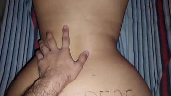 Sexy vecina se pone a cuatro patas para que pueda follar su gran culo ella me da el mejor sexo anal