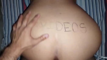 Sexy vecina se pone a cuatro patas para que pueda follar su gran culo ella me da el mejor sexo anal