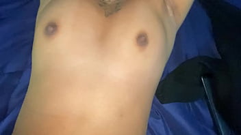 Novinha experimenta roupa de academia e me deixou cheio de tesão