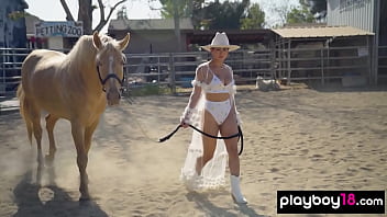 Smoking hot all natural latin slut showing her trimmed pussy