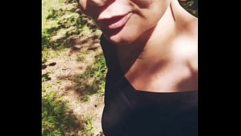 Dans les bois à la recherche d'une bite