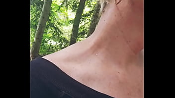 Dans les bois à la recherche d'une bite