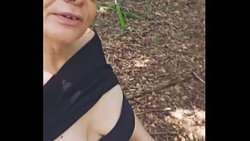 Dans les bois à la recherche d'une bite