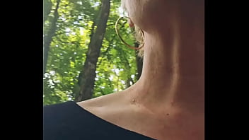 Dans les bois à la recherche d'une bite