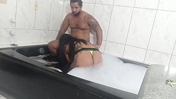 Na idromassagem sentei ate relaxa