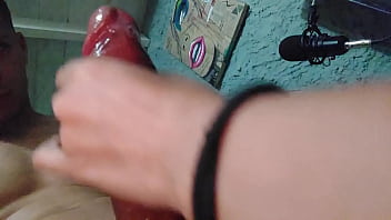 Mi hermanastra me saco la leche y se la tomo toda