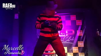 Show de sexo ao vivo no palco de boate de swing só com casadas