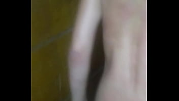 Deu uma pirocada que a magrela saiu mancando