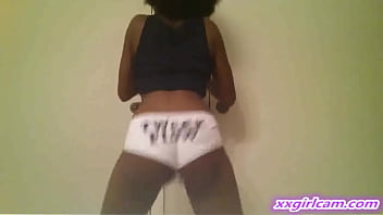 Tigre girl twerk all up n thru dere