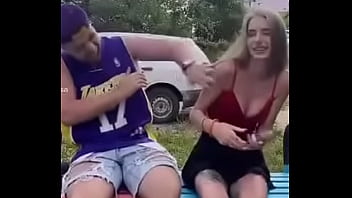 Трусики под юбкой