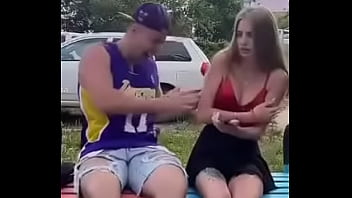 Трусики под юбкой