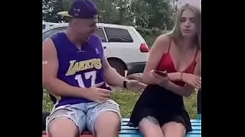 Трусики под юбкой