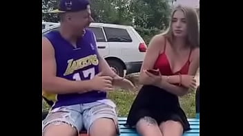 Трусики под юбкой