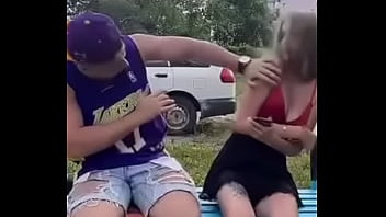 Трусики под юбкой