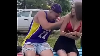 Трусики под юбкой