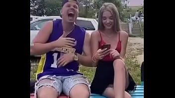 Трусики под юбкой