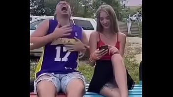 Трусики под юбкой