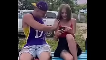 Трусики под юбкой Трусики под юбкой