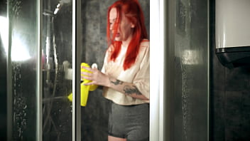 Cleaning the shower turns into hardcore shower sex