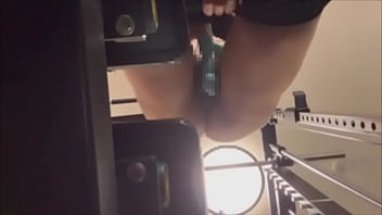 【扉開けないで 】ドキドキ。カラオケオナニー。一生懸命オマンコに指を出し入れする彼女はとても無邪気な女子大生。