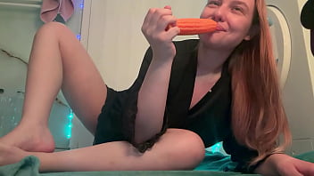I cumming when huge corn dildo fucking me