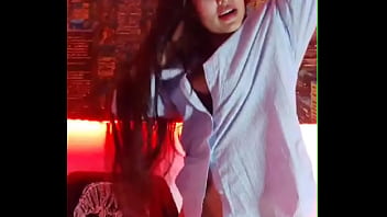 Hot girl xxx masturbates live bluee official