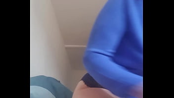 Cadeau dimanche j espere que vous aimez le bleu et mes fessesla