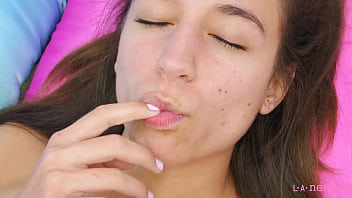 Sweet teen shows her amazing body