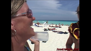 Look out cancun flower and calli are on the prowl