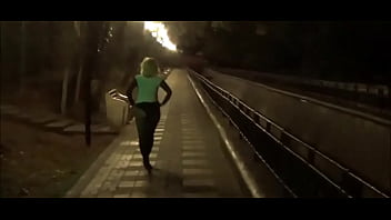 В колготках