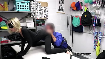 Slim blonde ends up on mall cops dick