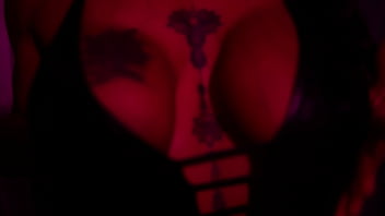 Sexo con el demonio en fiesta de halloween trio argentino con vanemilfit