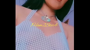 Ella en su habitación